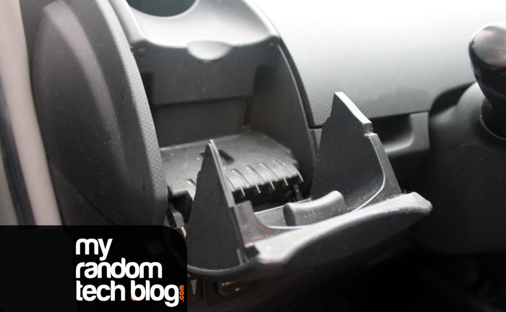 Toyota Yaris dashboard cupholder replacement. (Hatchback