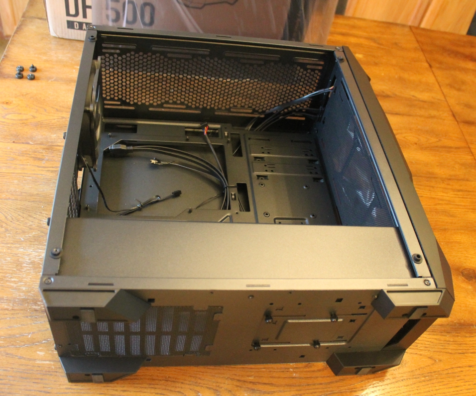 Antec DF500 case with side panel removed.